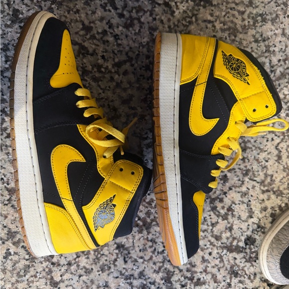 Jordan 1s. Retro - Picture 2 of 8